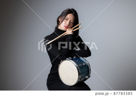 女性 ドラマー 女性 ドラマー 87783385