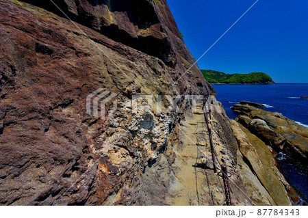 鬼ヶ城・鰐岩付近、岩に設けられた遊歩道をドキドキしながら進む・世界遺産・熊野・三重県熊野市(3) 87784343