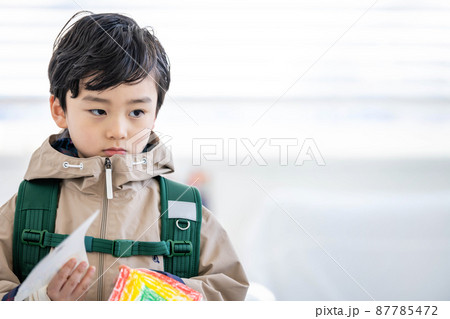 男の子 子供 登校 87785472