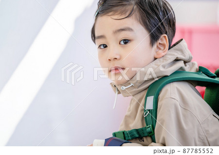 男の子 子供 登校 87785552