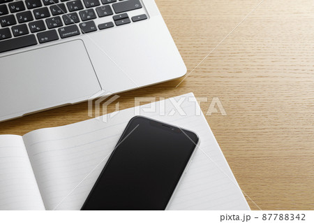 パソコンとスマホ 87788342