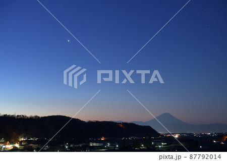 韮崎市円野町、日の出前、南東の空に金星と火星 87792014