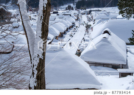 茅葺屋根の雪景色 茅葺屋根の雪景色 87793414