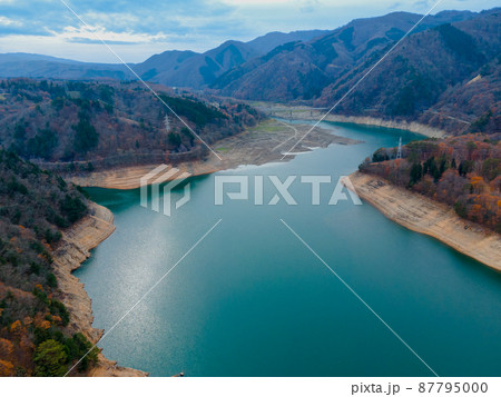 秋の御母衣湖　2021年11月撮影　空撮 87795000