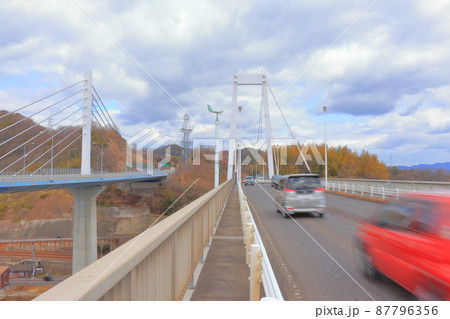 尾道大橋の狭い歩道 尾道大橋の狭い歩道 87796356