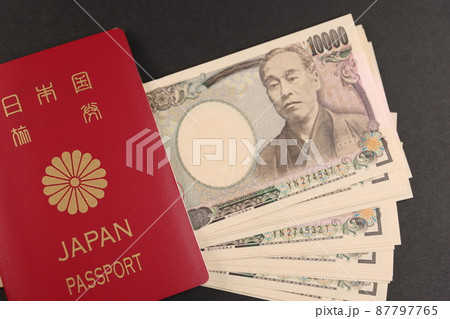 日本通貨とパスポート 87797765