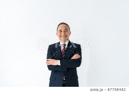 ビジネスマン シニア ポートレート カメラ目線 ビジネスマン シニア ポートレート カメラ目線 87798482