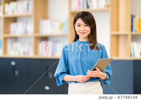 女性とオフィス 女性とオフィス 87798548