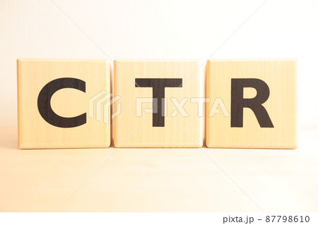 CTR（シーティーアール・クリック率）の木製のアルファベットブロック（ロゴ・アイコン・テキスト） 87798610