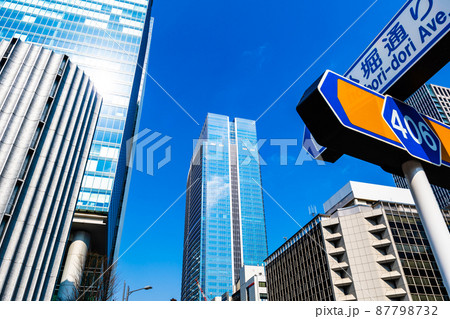 変貌を続ける東京駅周辺 鍛冶橋交差点～八重洲口方向 2022.03　c-1 高彩度コントラスト 87798732