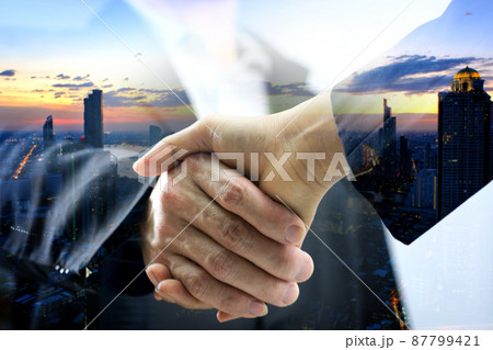 Holding hands with business partners to trust business partners, relationships to achieve future commercial and investment goals. 87799421