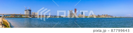 御島水域の風景（香椎海岸遊歩道からのアイランドシティ）パノラマ　【福岡市東区】 87799643