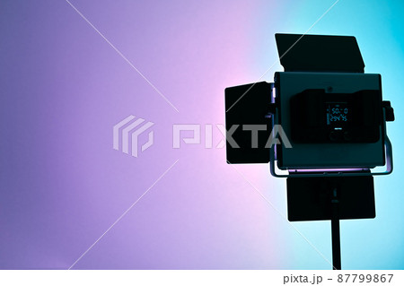 RGBビデオライトでのスタジオ撮影 87799867