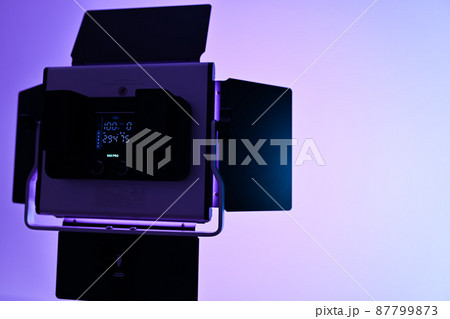 RGBビデオライトでのスタジオ撮影 87799873