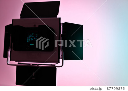 RGBビデオライトでのスタジオ撮影 87799876