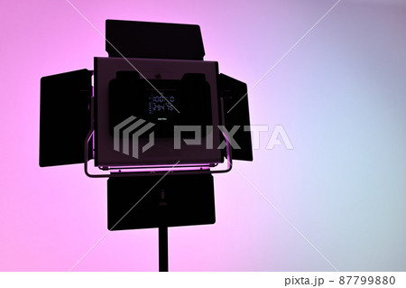 RGBビデオライトでのスタジオ撮影 87799880