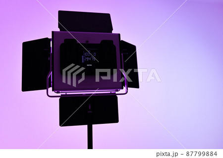 RGBビデオライトでのスタジオ撮影 87799884