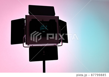 RGBビデオライトでのスタジオ撮影 87799885