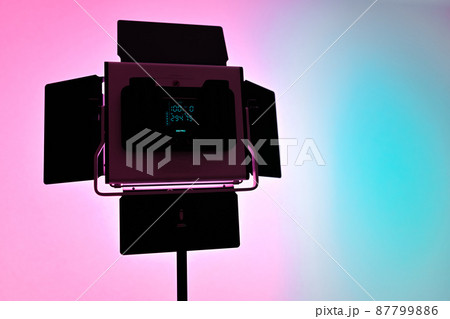 RGBビデオライトでのスタジオ撮影 87799886