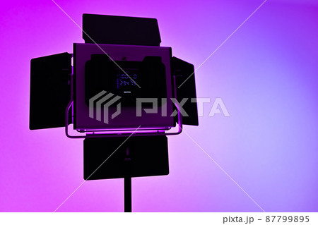RGBビデオライトでのスタジオ撮影 87799895