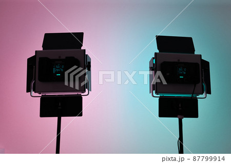 RGBビデオライトでのスタジオ撮影 87799914