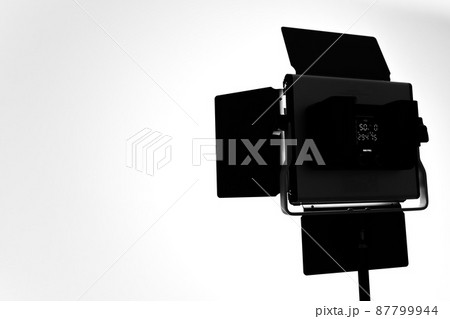 RGBビデオライトでのスタジオ撮影 RGBビデオライトでのスタジオ撮影 87799944