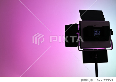 RGBビデオライトでのスタジオ撮影 87799954