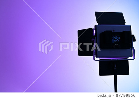 RGBビデオライトでのスタジオ撮影 87799956