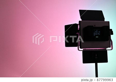 RGBビデオライトでのスタジオ撮影 87799963