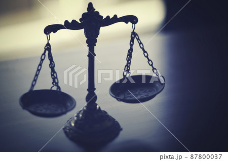 天秤のシルエット 87800037