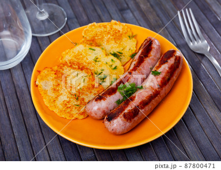 Fried potato pancakes with grilled pork sausages Fried potato pancakes with grilled pork sausages 87800471
