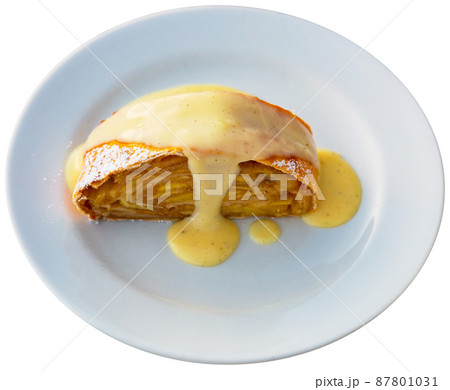 Strudel with cup of mulled wine 87801031