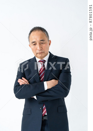 ビジネス 悩む シニア 腕組み ビジネス 悩む シニア 腕組み 87801591