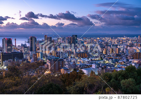 《兵庫県》神戸都市風景・諏訪山公園の夜明け 87802725