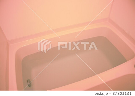 湯張をした浴槽 風呂場 湯船 湯張をした浴槽 風呂場 湯船 87803131