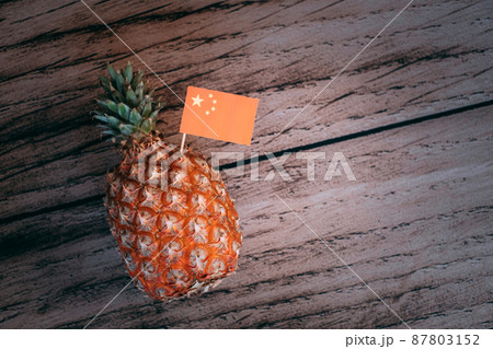 台湾産パイナップルと中国の国旗　侵略　支配　イメージ 87803152