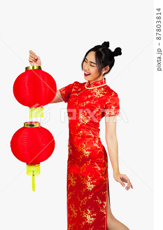 Chinese new year woman concept, isolated asian woman wearing red Cheongsam dress and holding red lanterns. 87803814