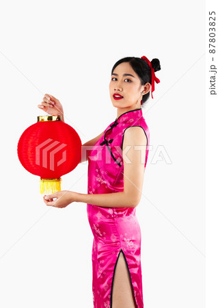 Chinese new year woman concept, isolated asian woman wearing pink Cheongsam dress and holding a lantern 87803825