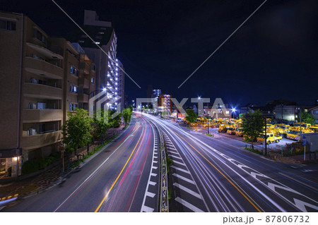 夜の環七通りの交通　環状7号線の夜景【都会イメージ】 87806732