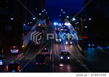夜の環七通りの交通　環状7号線の夜景【都会イメージ】 87807046