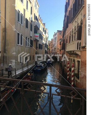 夕日を浴びる静寂な水の都ヴェネツィア 87808060
