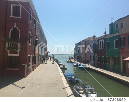 海に囲まれたカラフルでお洒落なブラーノ島 海に囲まれたカラフルでお洒落なブラーノ島 87808069