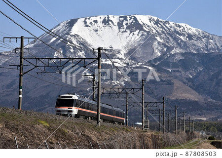 春近し 伊吹山麓 海道本線 近江長岡を行く 特急ひだ 春近し 伊吹山麓 海道本線 近江長岡を行く 特急ひだ 87808503
