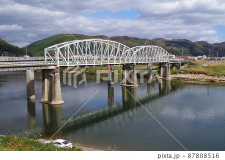 江の川に架かる祝橋の景色 江の川に架かる祝橋の景色 87808516