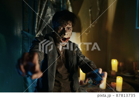 Portrait of scary bloodthirsty zombie man attack 87813735