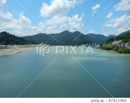 新熊野大橋から見る晴れた熊野川 87813960