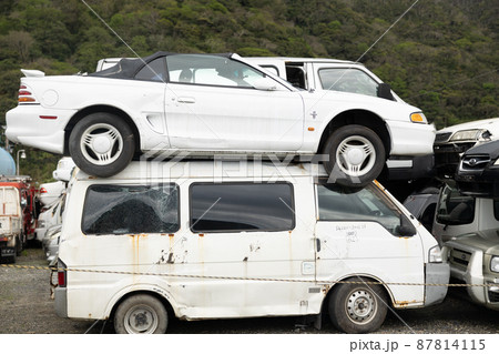 スクラップ　車の墓場 87814115