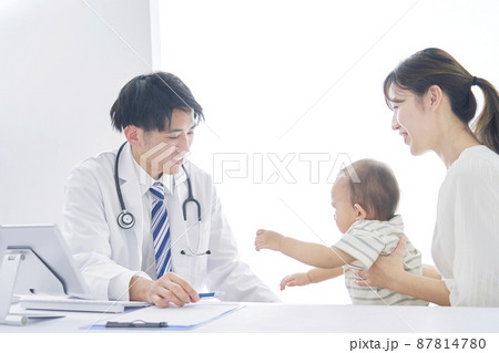 医療　診察　乳幼児 87814780