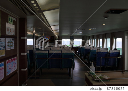沖縄　伊平屋　フェリーいへやⅢ（船室） 87816025