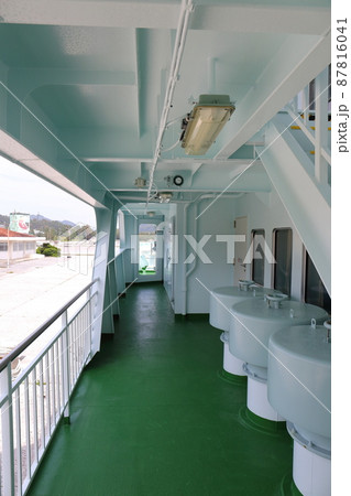 沖縄　伊平屋　フェリーいへやⅢ（船上） 87816041